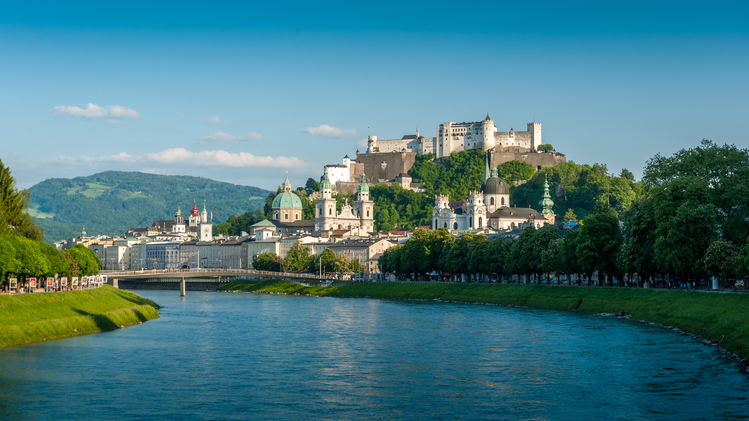 Sehenswürdigkeiten Salzburg, Blick vom Müllnersteg auf die Festung Hohensalzburg und auf die Salzburger Altstadt