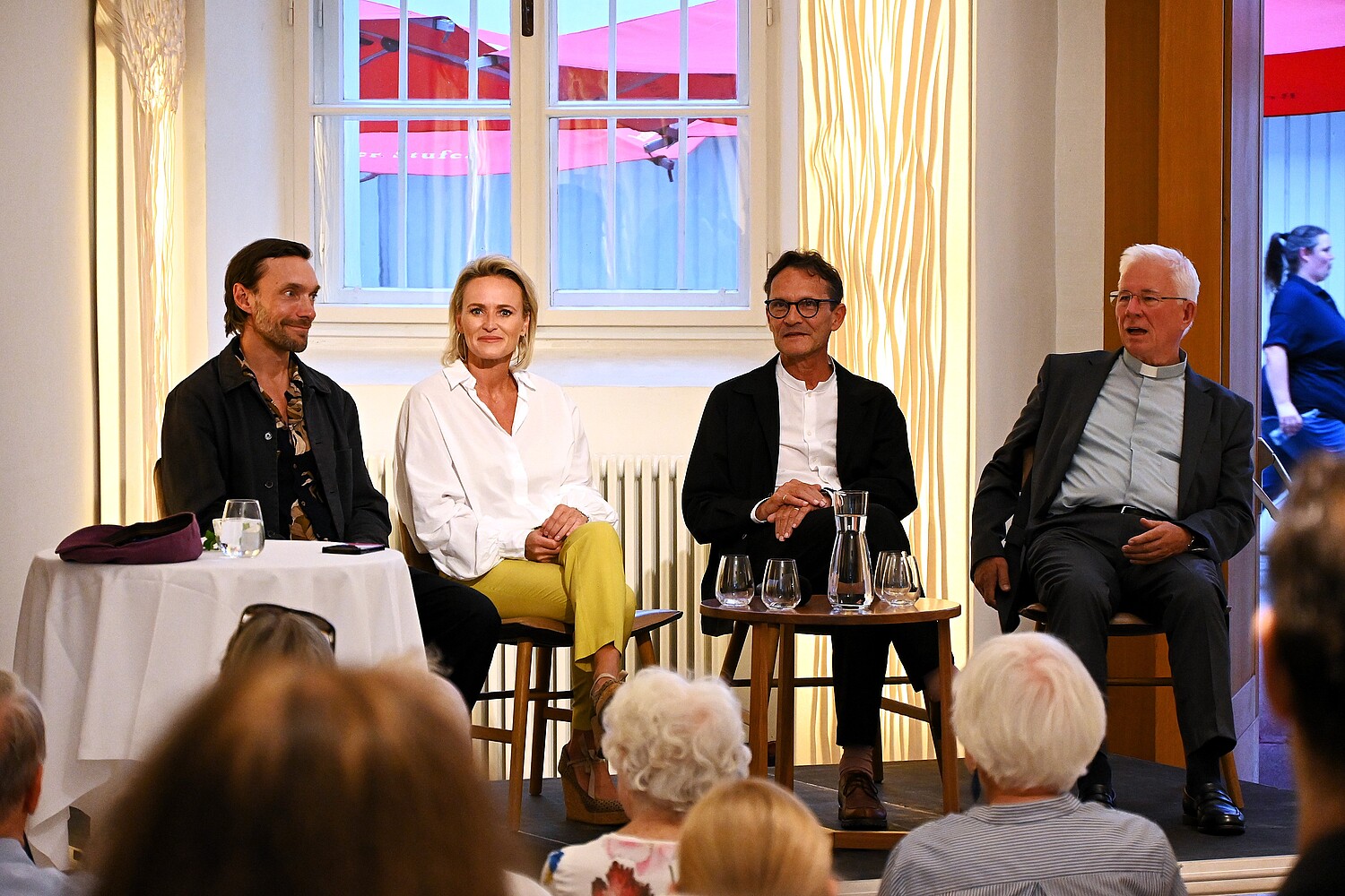 v.l.: Christoph Luser (Schauspieler im Jedermann), Alexandra Meissnitzer (ehem. Skirennläuferin), Bernhard Fügenschuh (Rektor der Universität Salzburg) und Erzbischof Franz Lackner