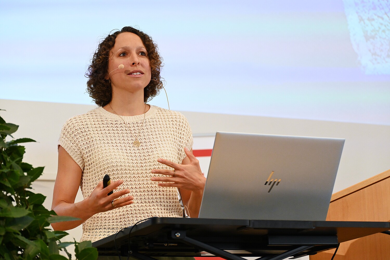 Dr. Isabel Thielmann