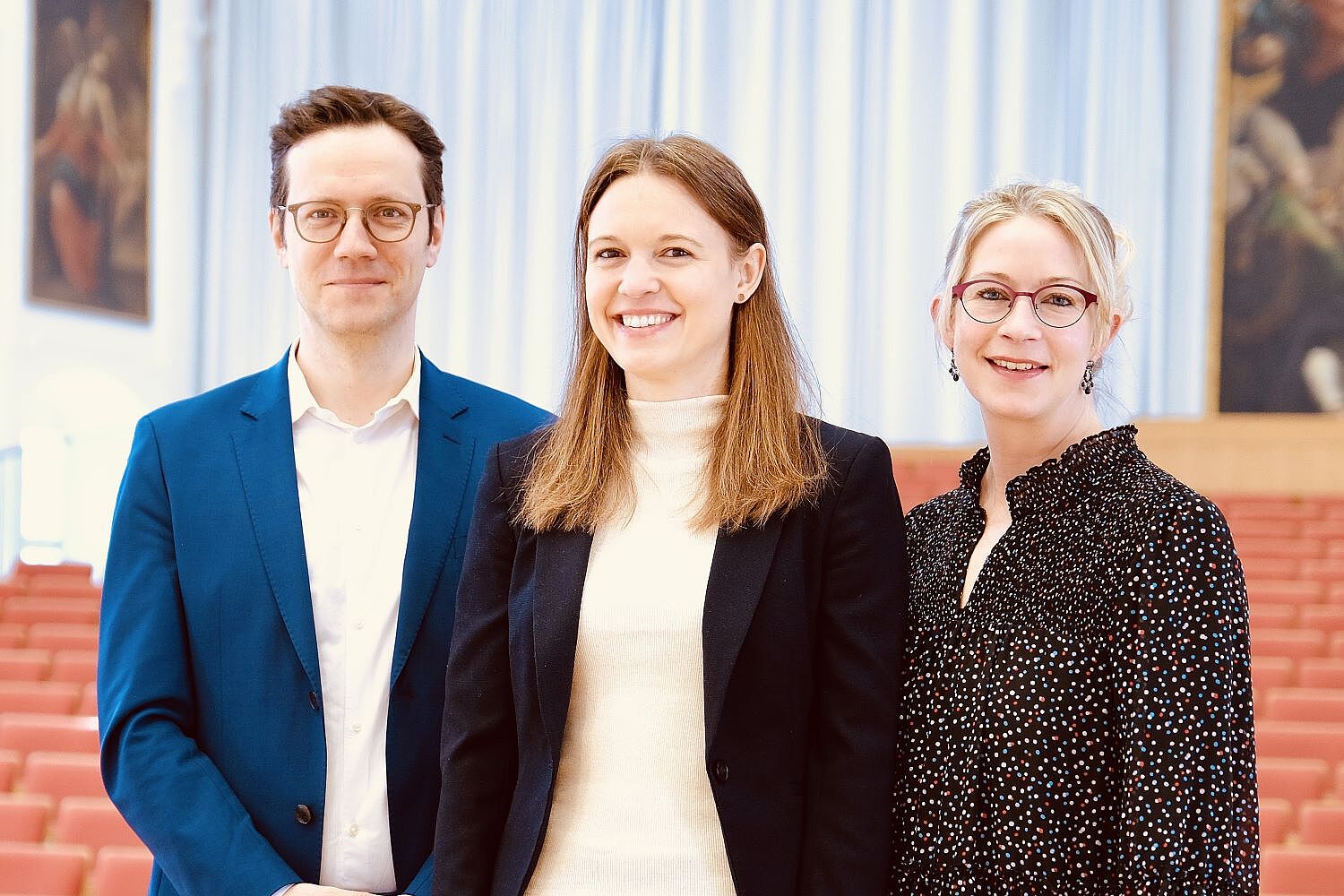 v.l.: Prof. Martin Dürnberger (Obmann), Sarah Pieslinger (wiss. Referentin), Gabriele Schmidhuber (Veranstaltungsmanagement)