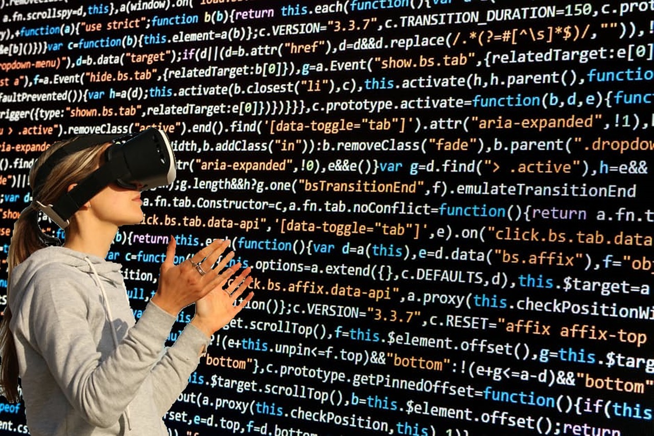 Person, die mit VR-Brille auf eine Wand von Daten blickt