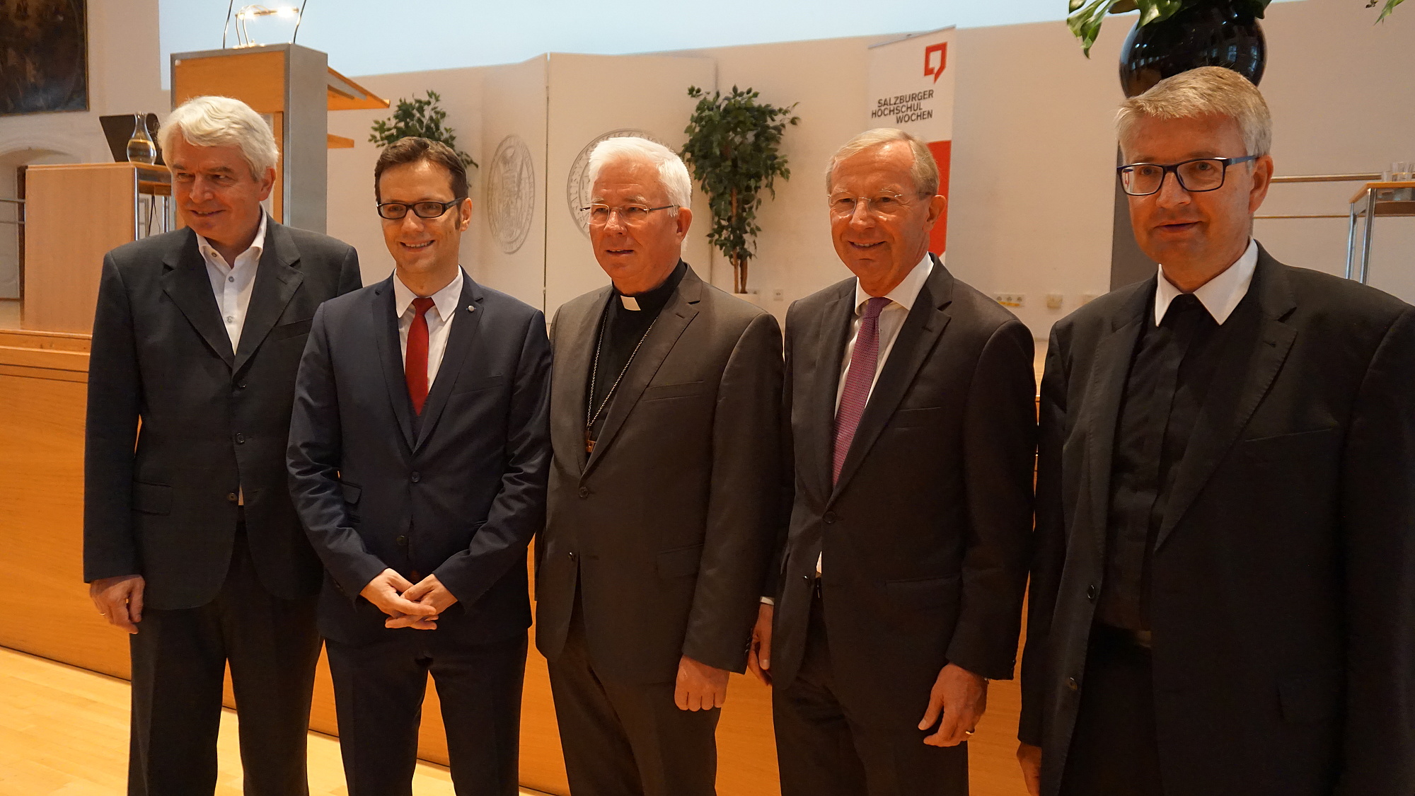 v.l.: Rektor H. Schmidinger, Obmann M. Dürnberger, Erzbischof F. Lackner, LH W. Haslauer, Bischof P. Kohlgraf
