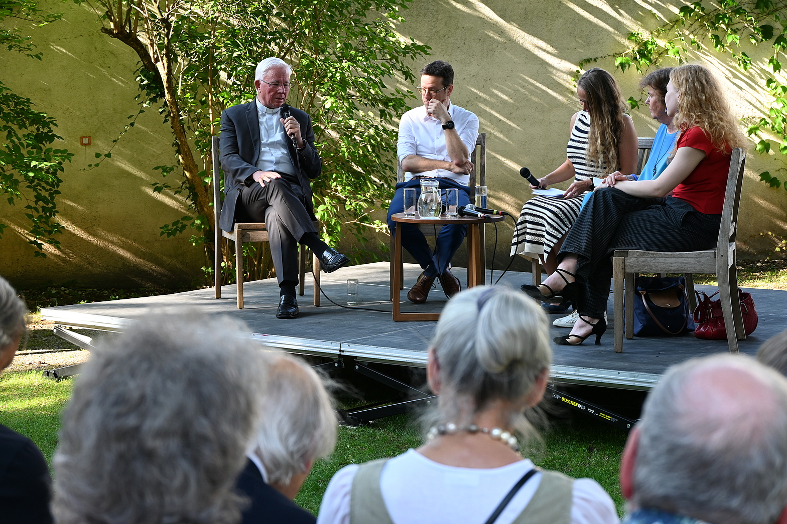 Sommerliche Talkrunde u.a. mit Erzbischof Lackner, Obmann Dürnberger, Helga Rabl-Stadler und der Schauspielerin Juliette Larat