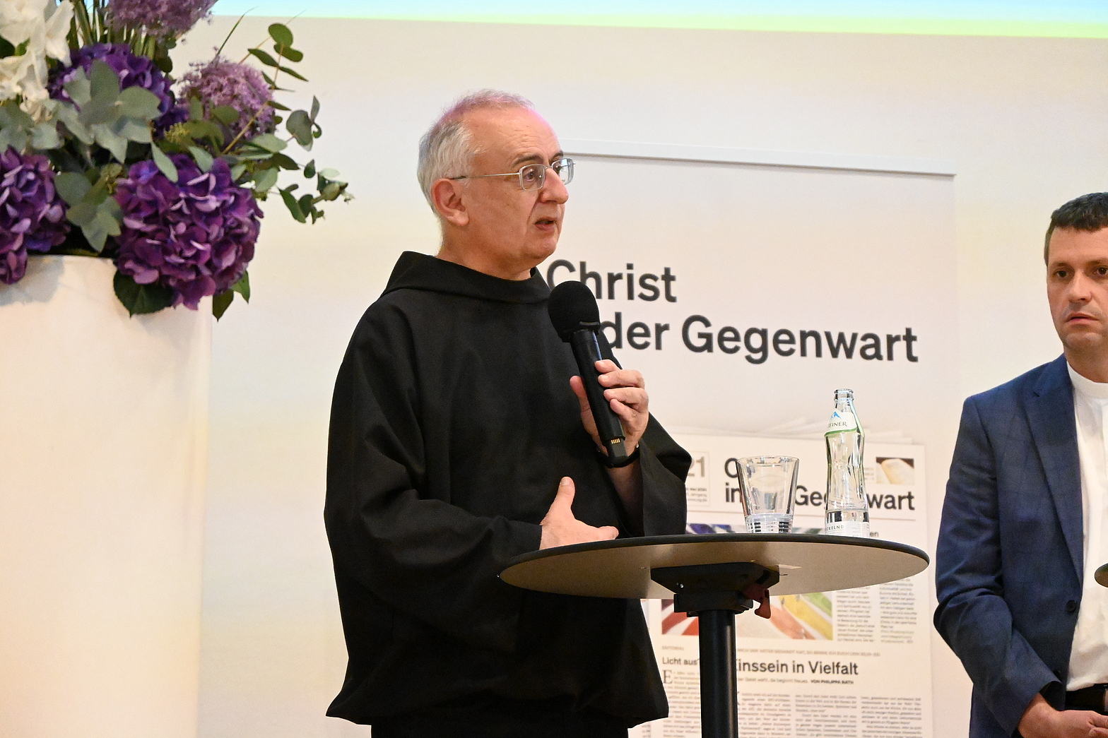 em.Abt Martin Werlen bei der Podiumsdiskussion "Eine Kirche, die mehr leben lässt?!"