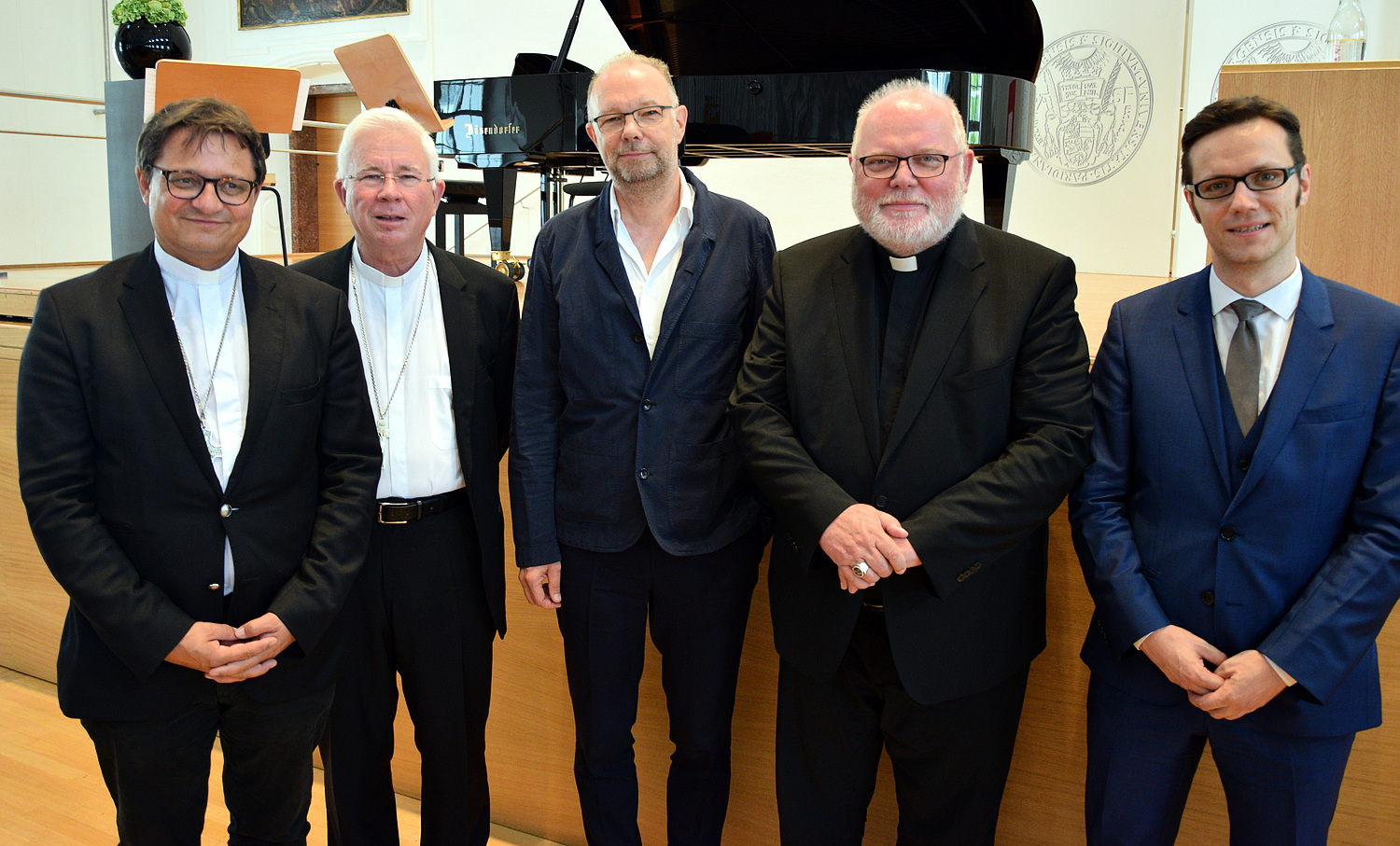 Von links: Bischof Felix Gmür, Erzbischof Franz Lackner, Festredner Bernd Ulrich, Kardinal Reinhard Marx, SHW-Obmann Martin Dürnberger